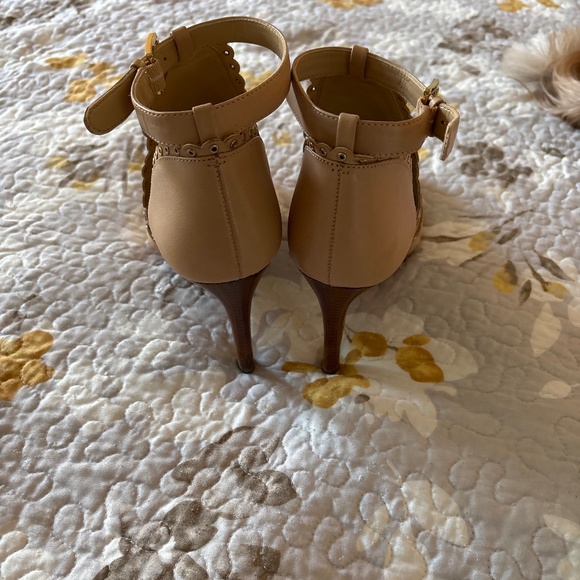 Women’s Michael Kors Tan Jessie Peep Toes Bootie Heels Shoes 8.5 - Picture 5 of 7